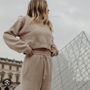 DAILY DRILLS WIDE LEG SWEATPANTS + Cropped sweatshirt in café